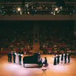 Mikrokosmi 2026, gran finale al Teatro Alighieri con Manco e Tongiorgi