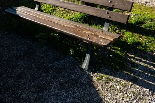 Ravenna, panchine di piazza Caduti in sostituzione